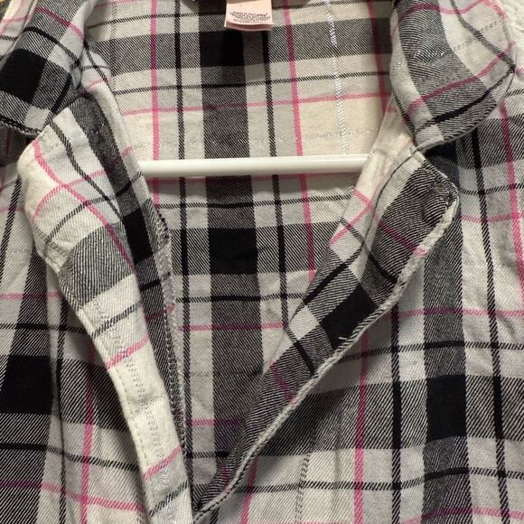 Victoria’s Secret size XS sparkle threading lounge button down shirt - Picture 6 of 9